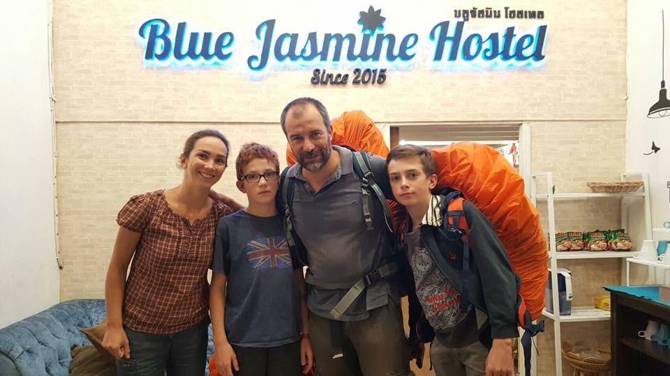 Blue Jasmine Hostel Банкок Екстериор снимка