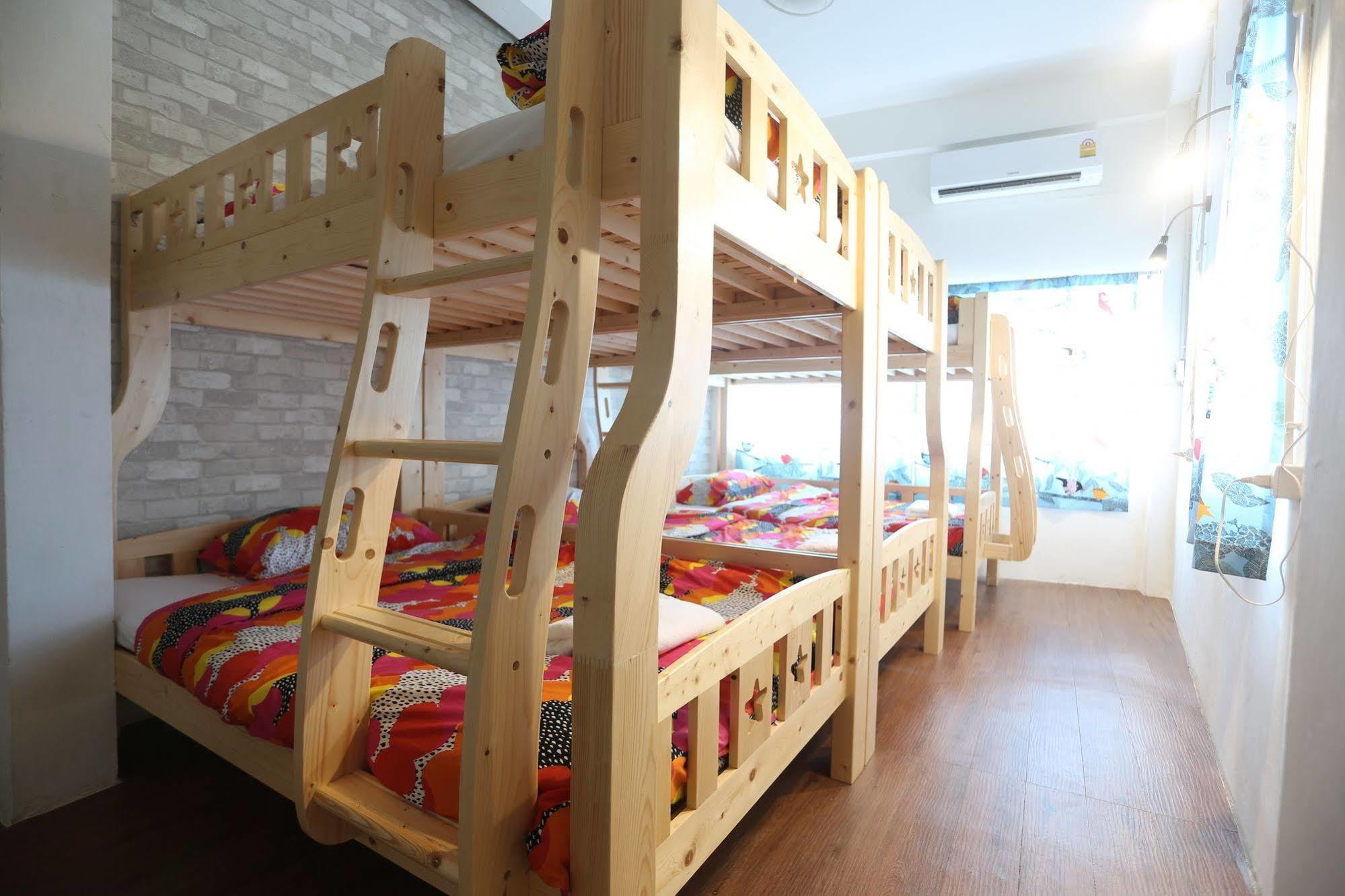 Blue Jasmine Hostel Банкок Екстериор снимка