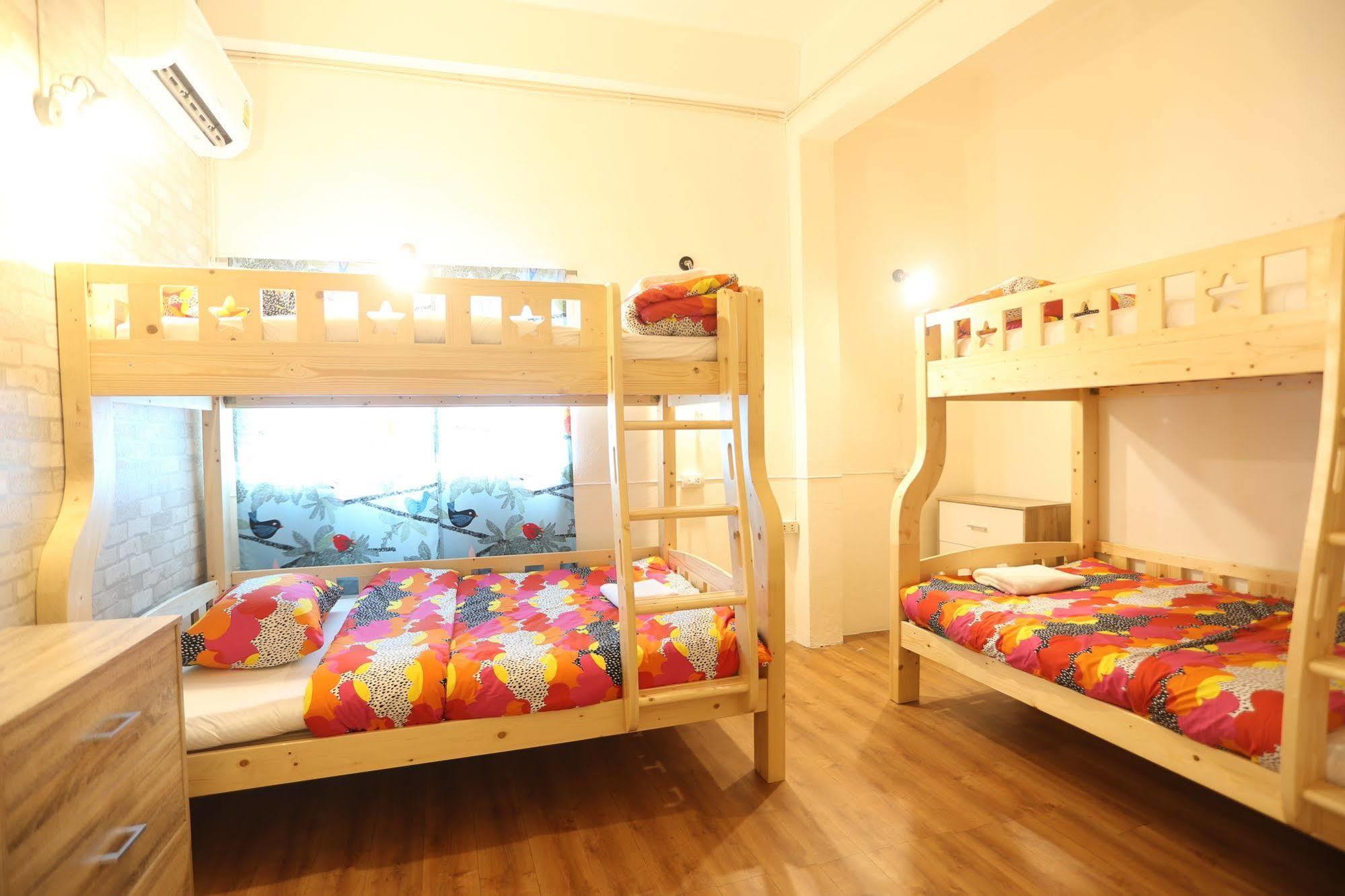 Blue Jasmine Hostel Банкок Екстериор снимка