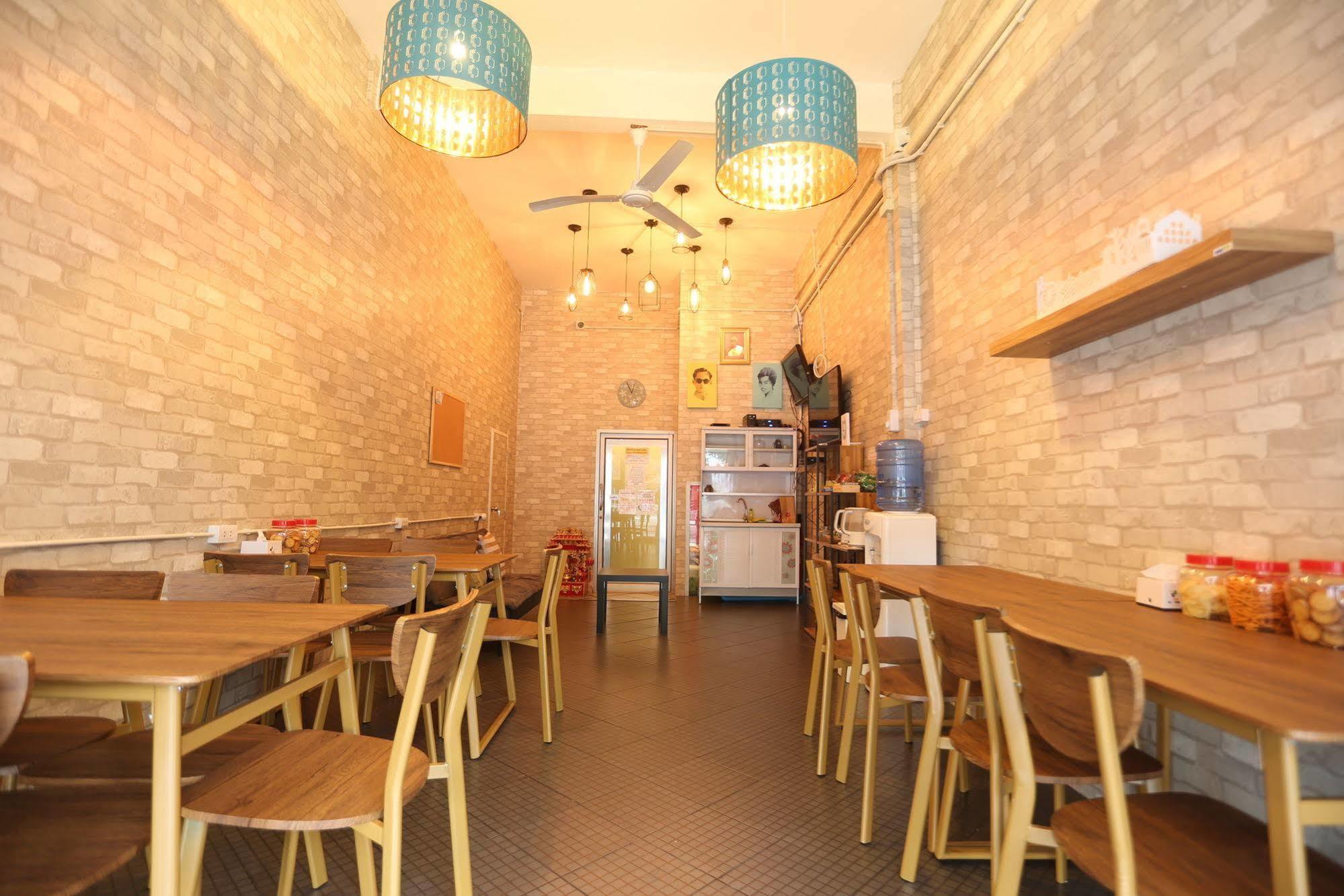 Blue Jasmine Hostel Банкок Екстериор снимка